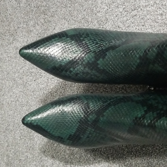 Marc Fisher Jelly Booties In Black/Green Snake 6M - Picture 2 of 10